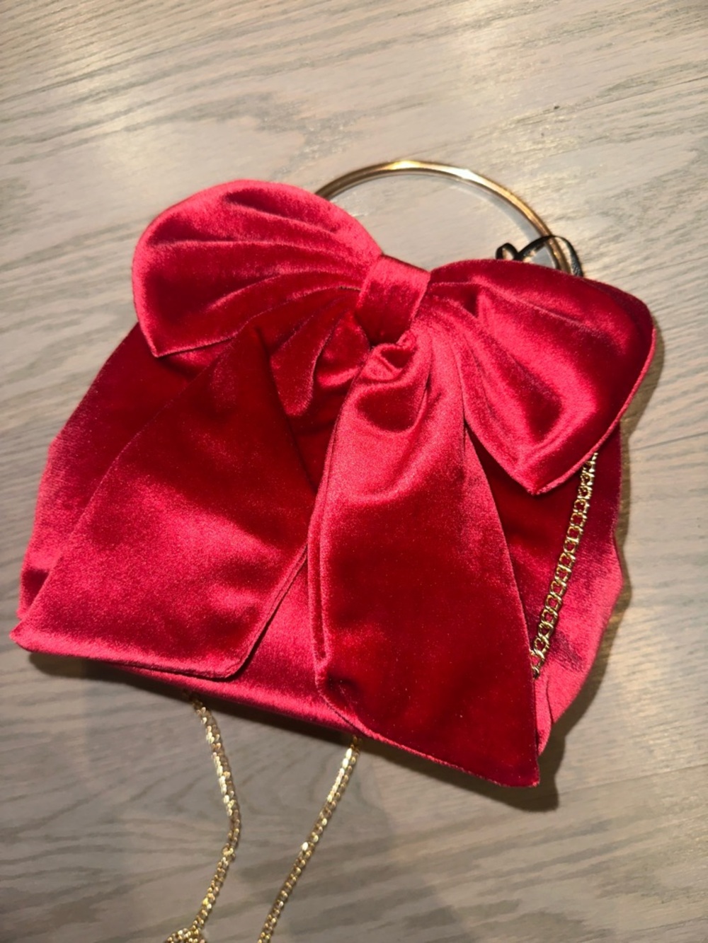 House of Harlow 1960 Red Velvet Bow Mini Bag with Gold Chain - Picture 4 of 8